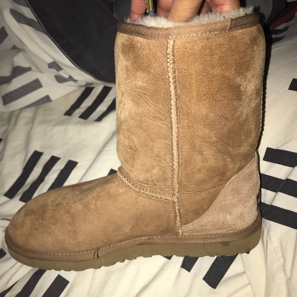 Tan size 9 short ugg boots